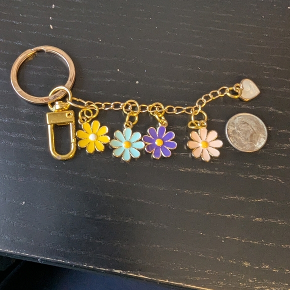 New Gold Tone Keychain/bag charm with flowers - Picture 5 of 5